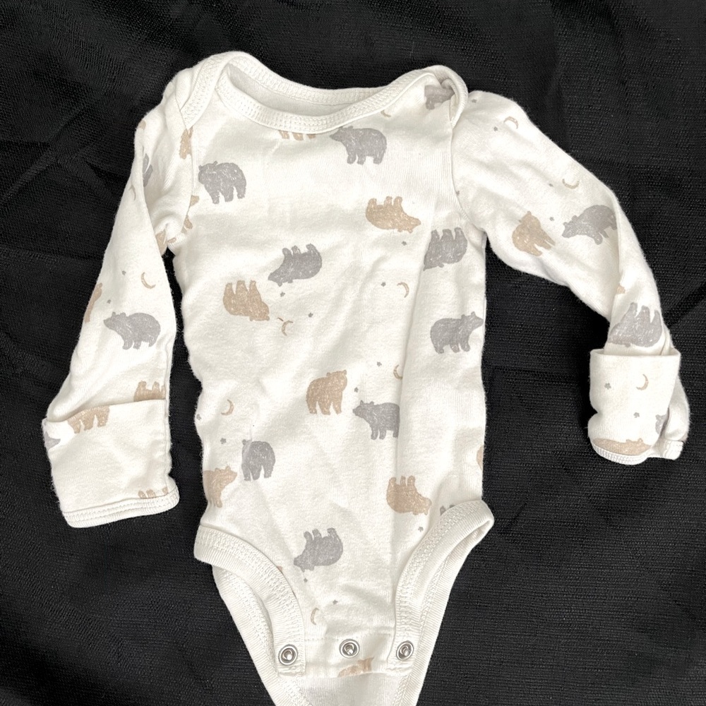 Carter’s newborn long sleeve Bear onesies with pants